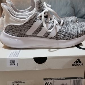 Like NEW Adidas Cloudfoam tennis shoes. Size 6.5 with original box.